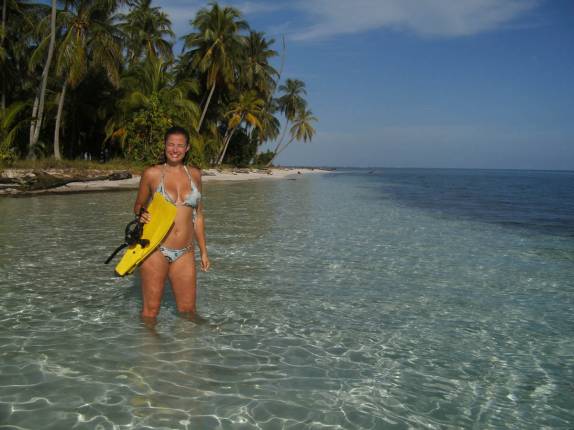 Explorando uma das praias paradisíacas de San Blás, na costa do Panamá